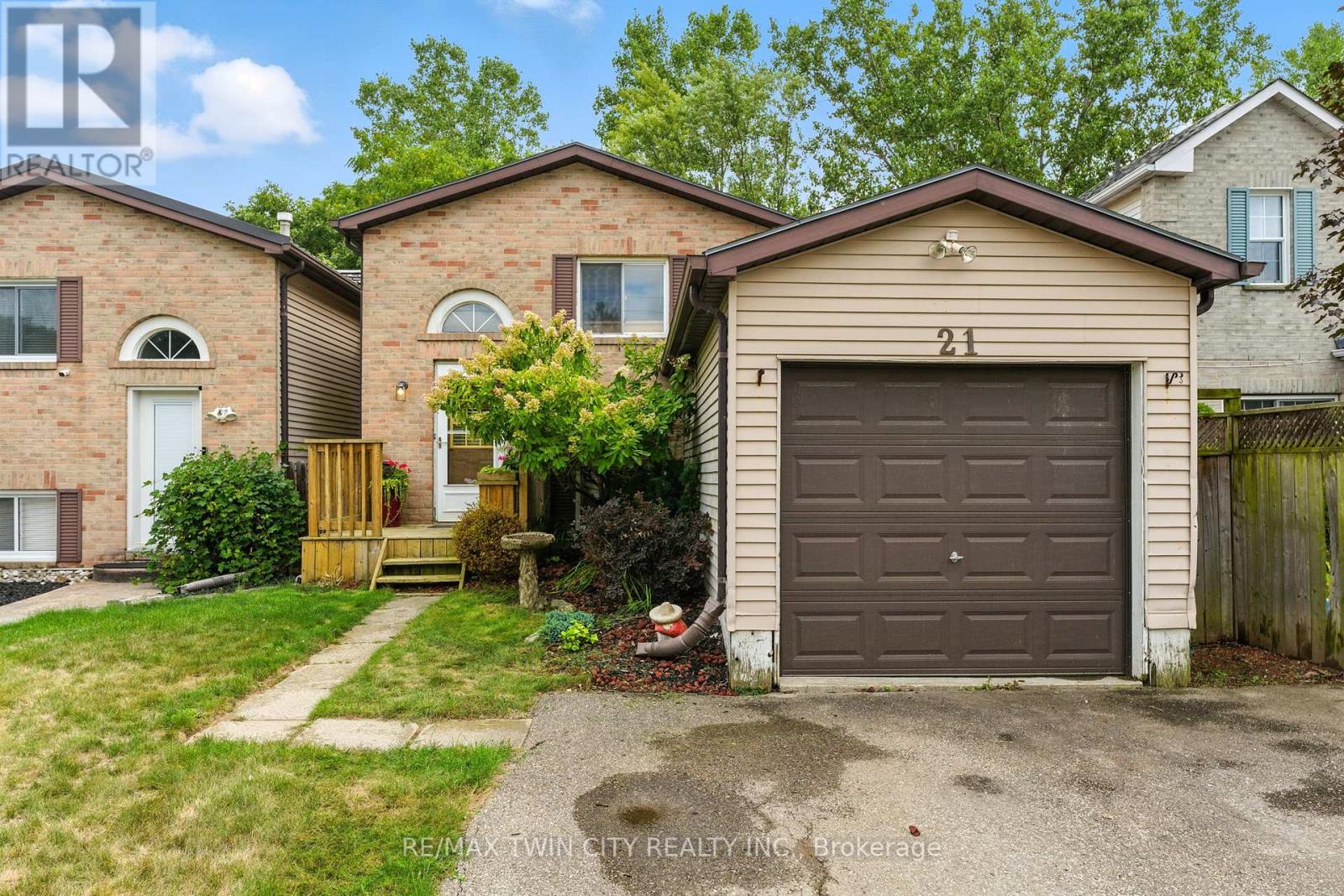 21 Daubigny Rd, Brantford, ON N3T 6J2