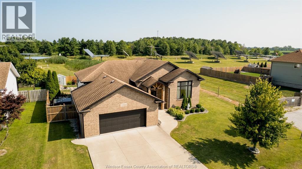 3 Sara Blvd, Kingsville, ON N0R 1B0