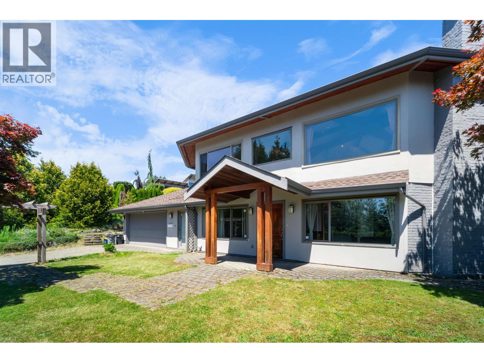 4246 Rockridge Rd, West Vancouver, BC V7W 1B1
