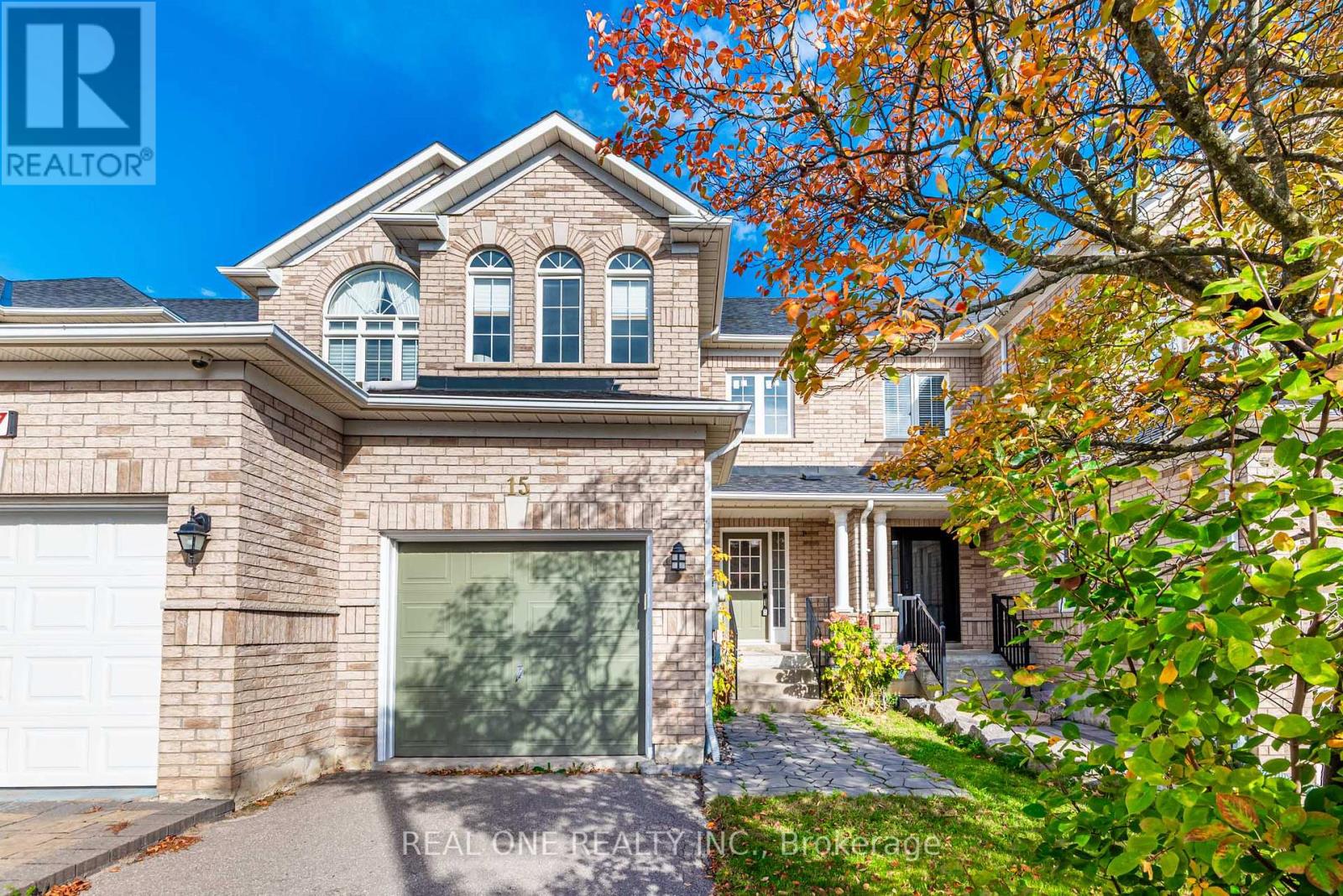 15 Debonair St, Richmond Hill, ON L4C 0R2
