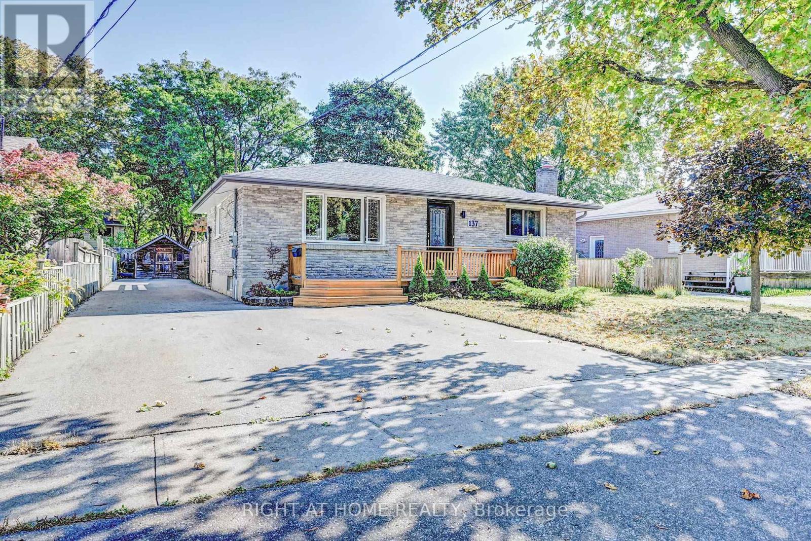 137 Country Club Dr, Guelph, ON N1E 3K8