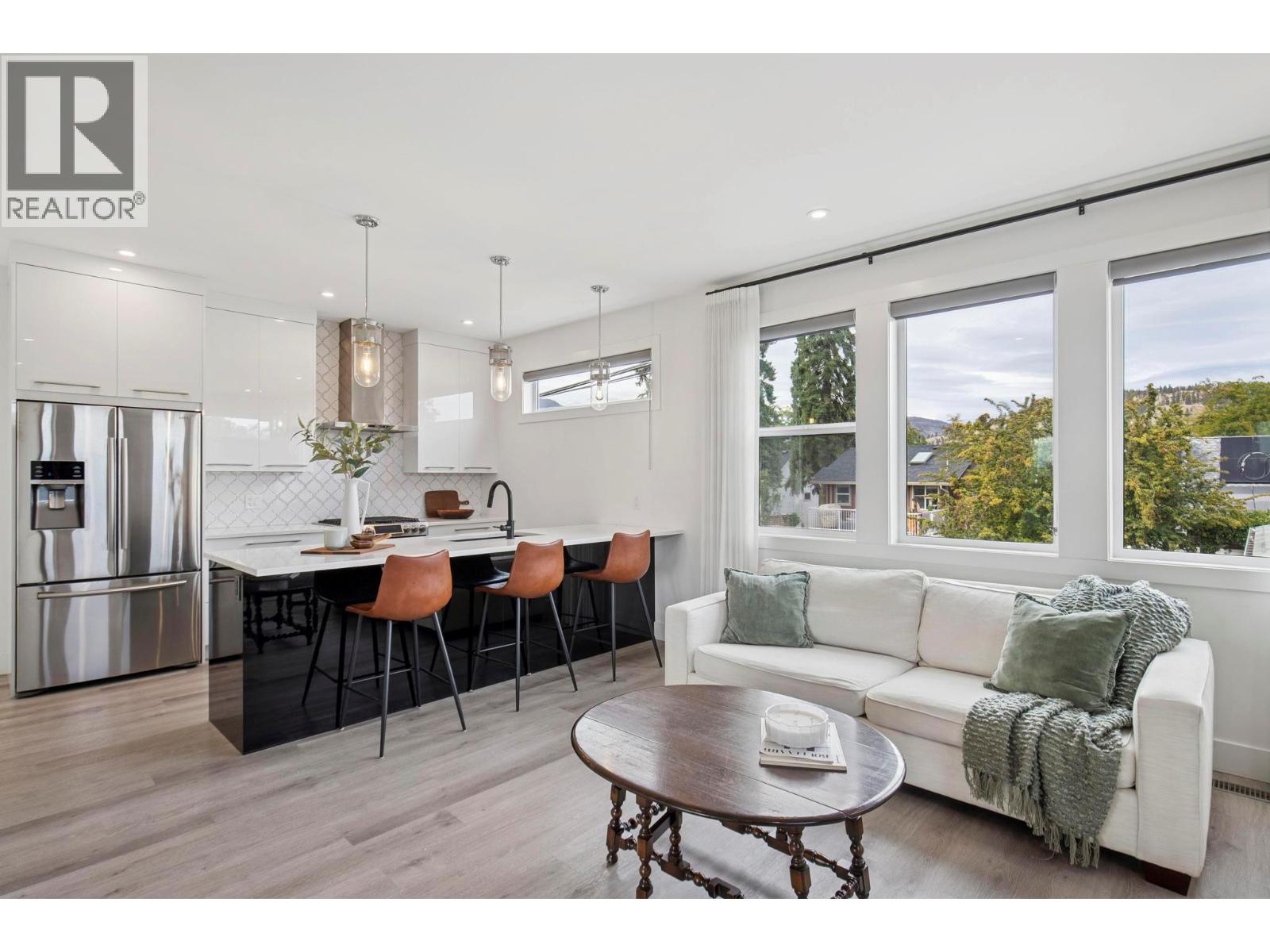 966 Fuller Ave, Kelowna, BC V1Y 6X4