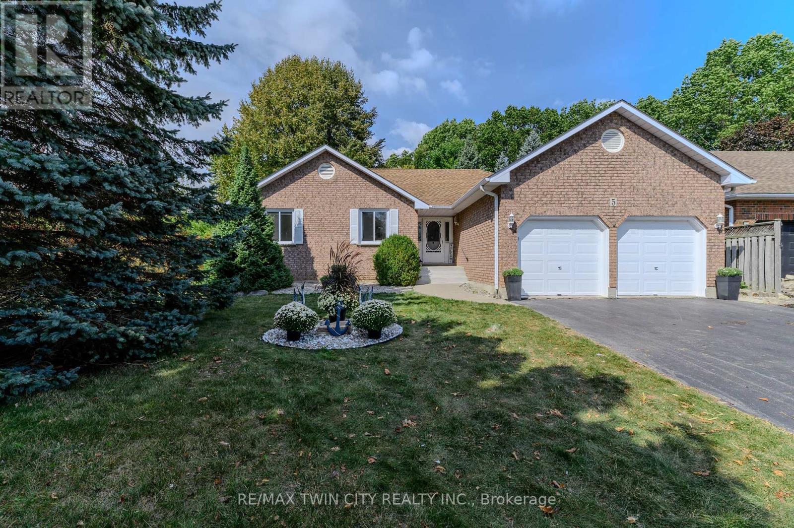 5 Newport Ln, Norfolk Port Dover, ON N0A 1N7