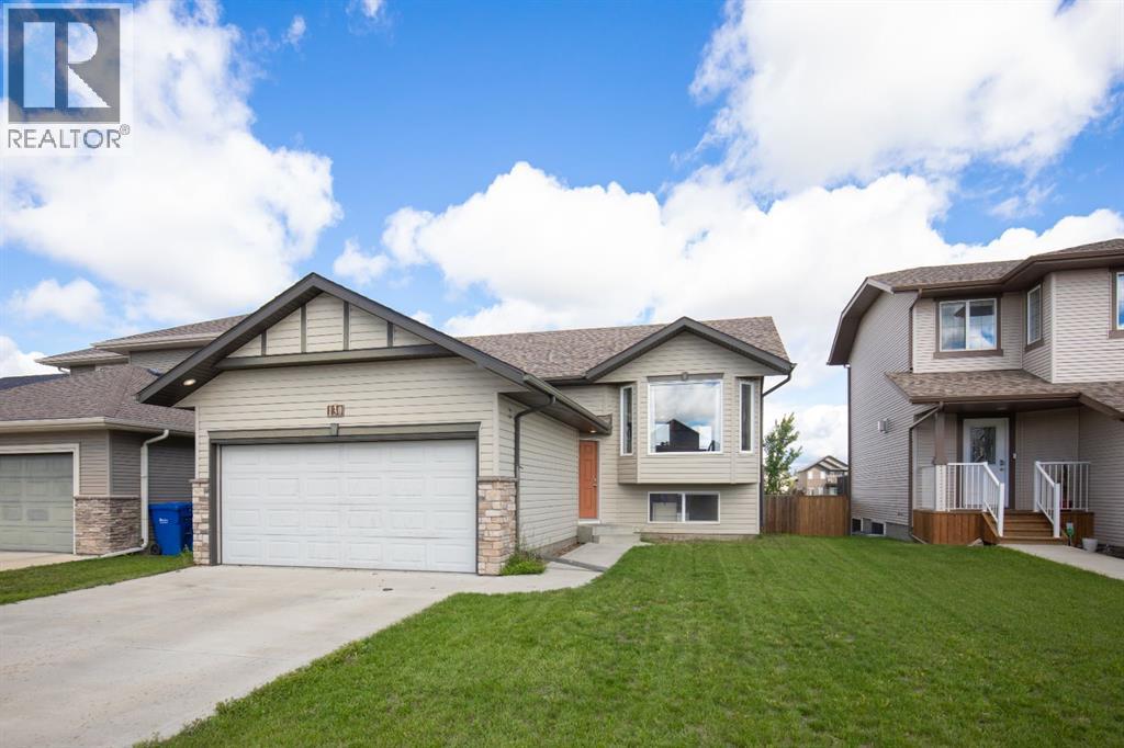 130 Larsen Cres, Red Deer, AB T4R 0J3