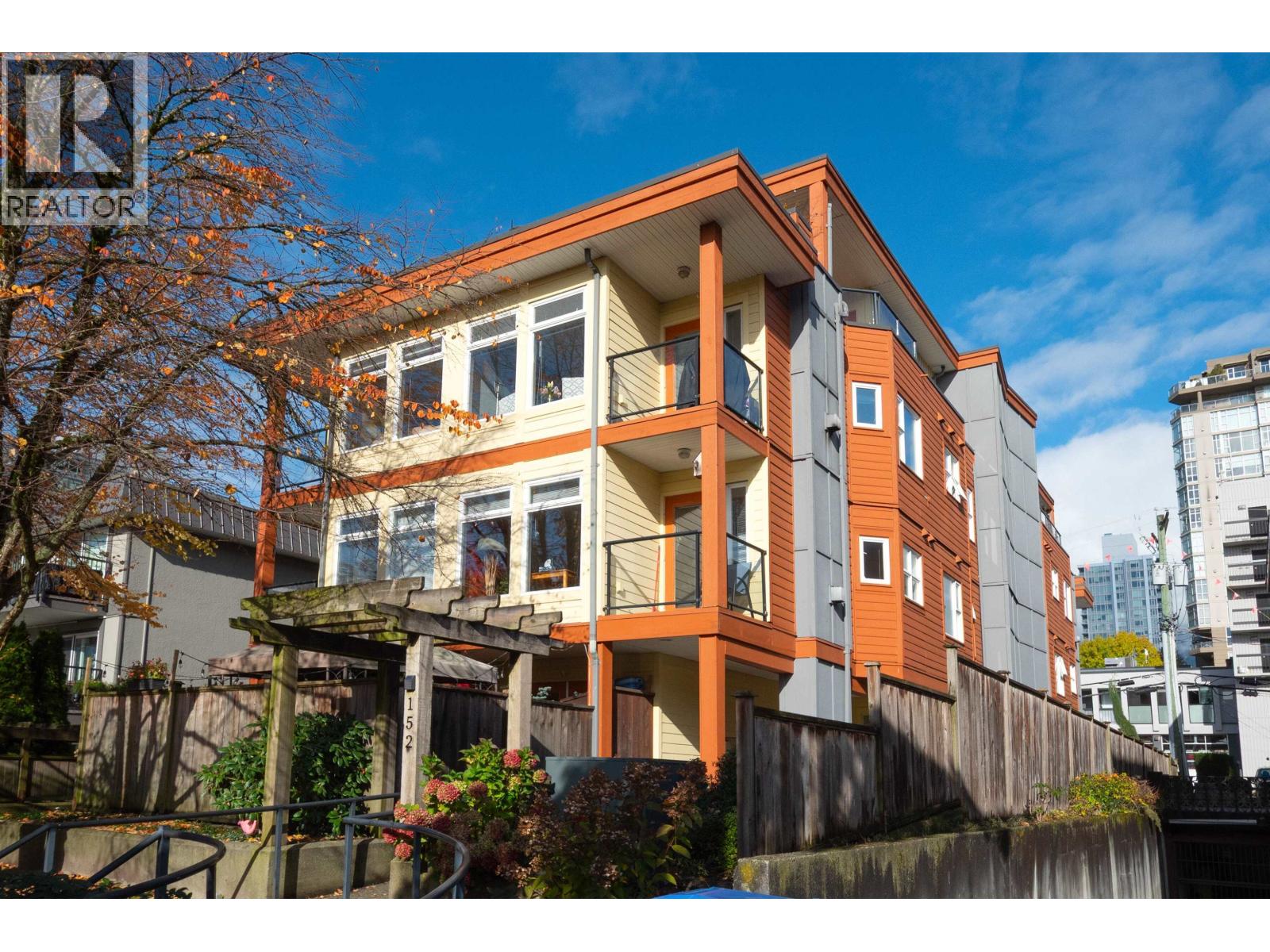 152 E 12th Street Unit 304, North Vancouver, BC V7L 2J4