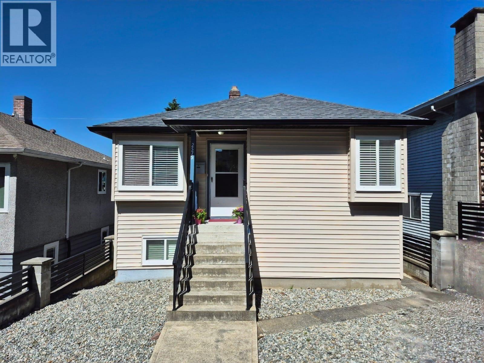 2575 E 29th Ave, Vancouver, BC V5R 1V2