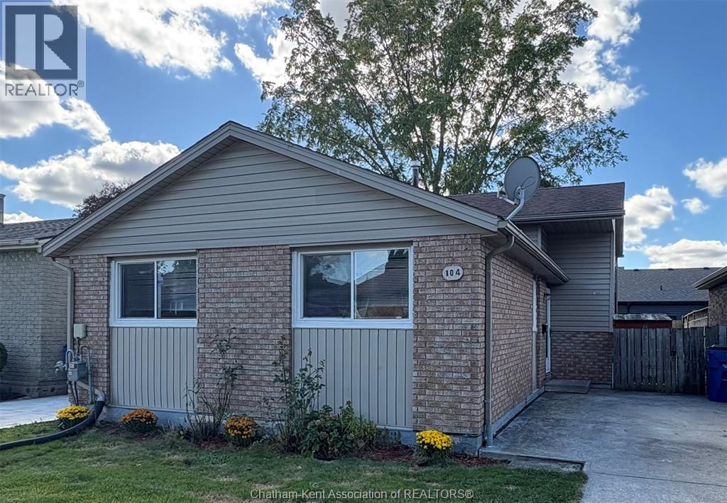 104 Randolf Cres, Chatham, ON N7M 5Y1