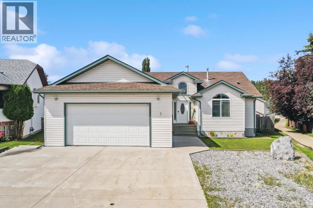 7 Park Close, Whitecourt, AB T7S 1S7