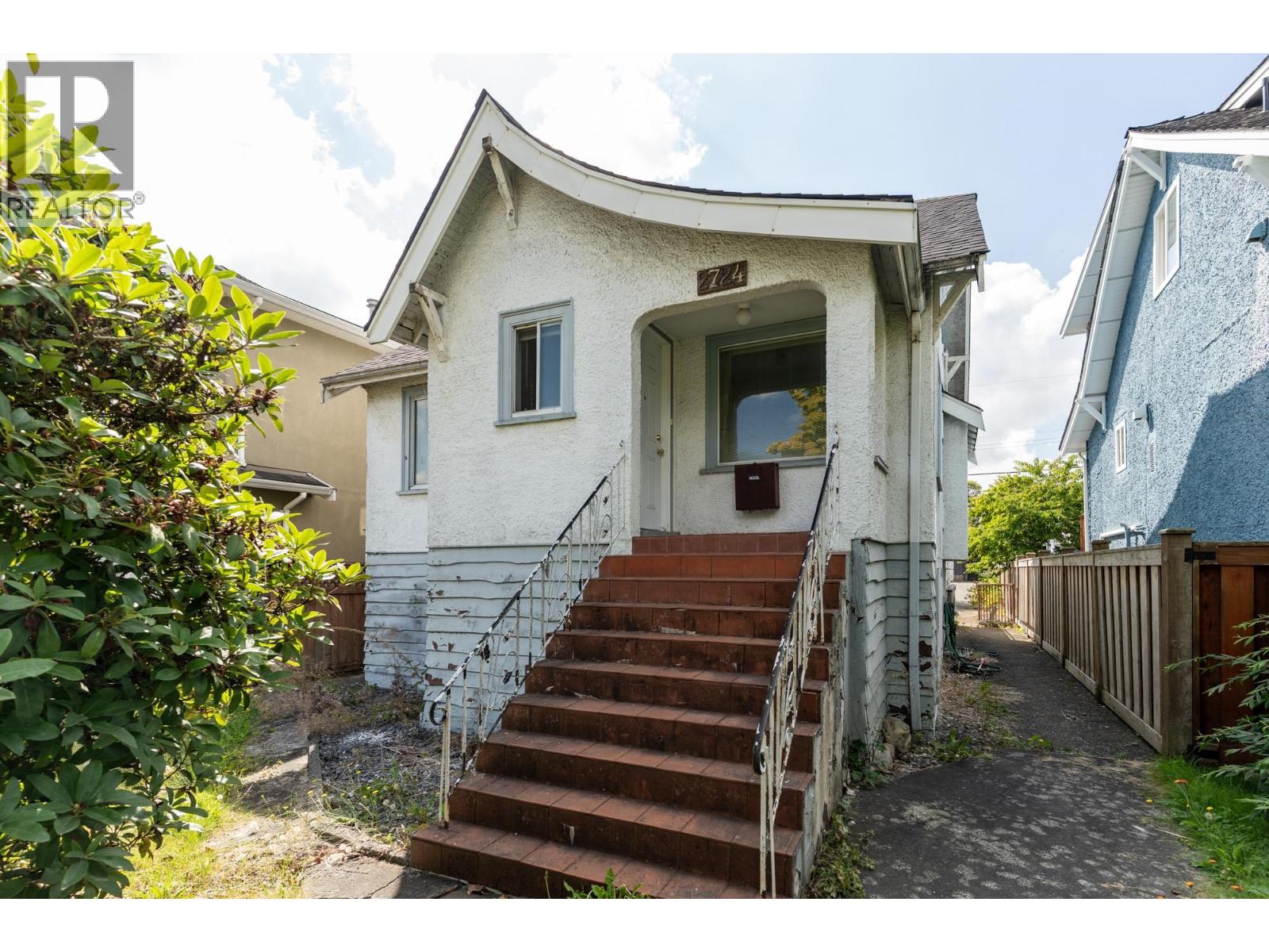 2724 Charles St, Vancouver, BC V5K 3A7
