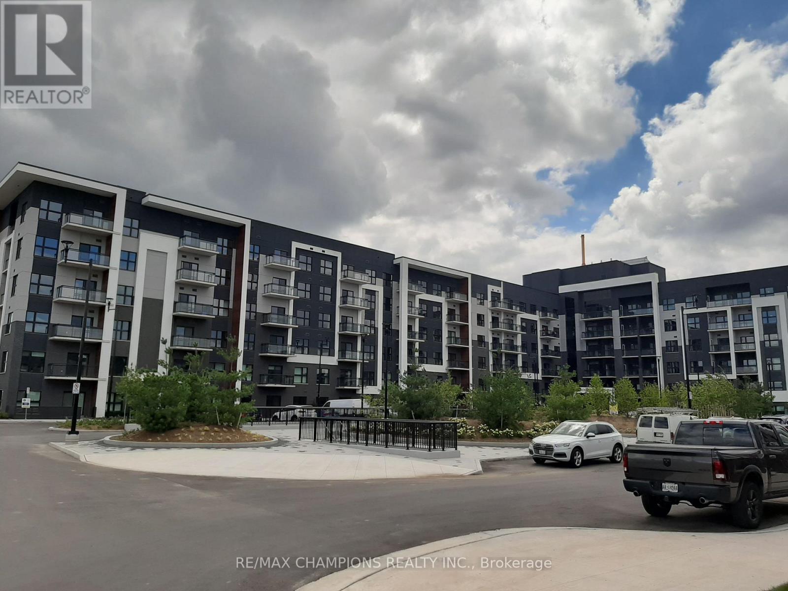 308 128 Grovewood Common, Oakville, ON L6H 0X3