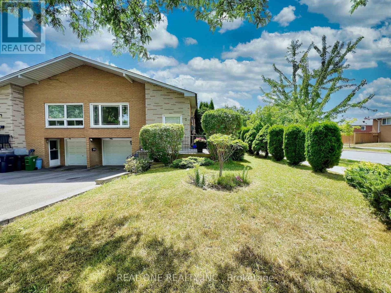 2 James Gray Dr, Toronto, ON M2H 1N9