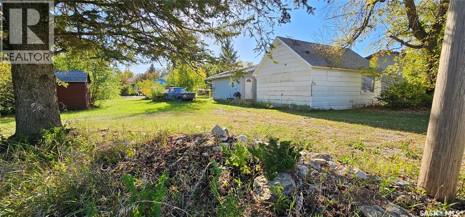 121 4 Ave E, Kelvington, SK S0A 1W0