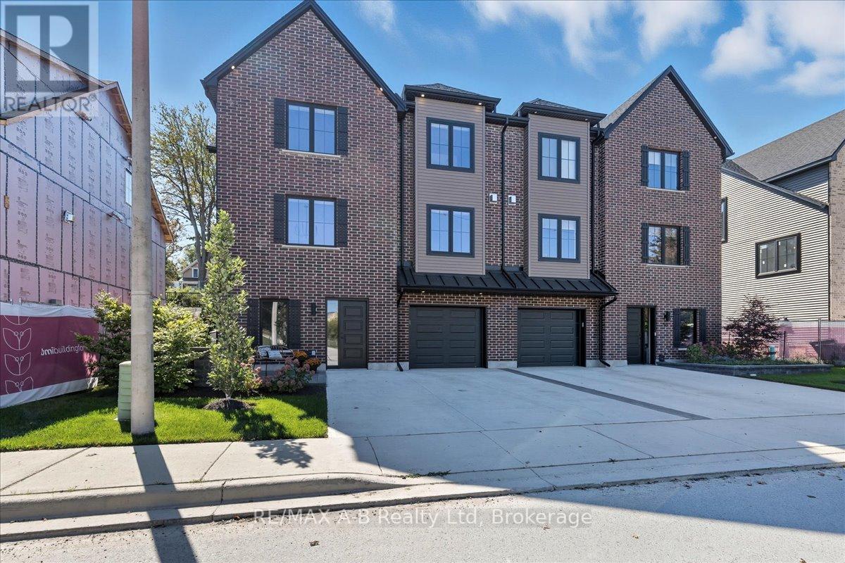 53 Worsley St, Stratford, ON N5A 1B8