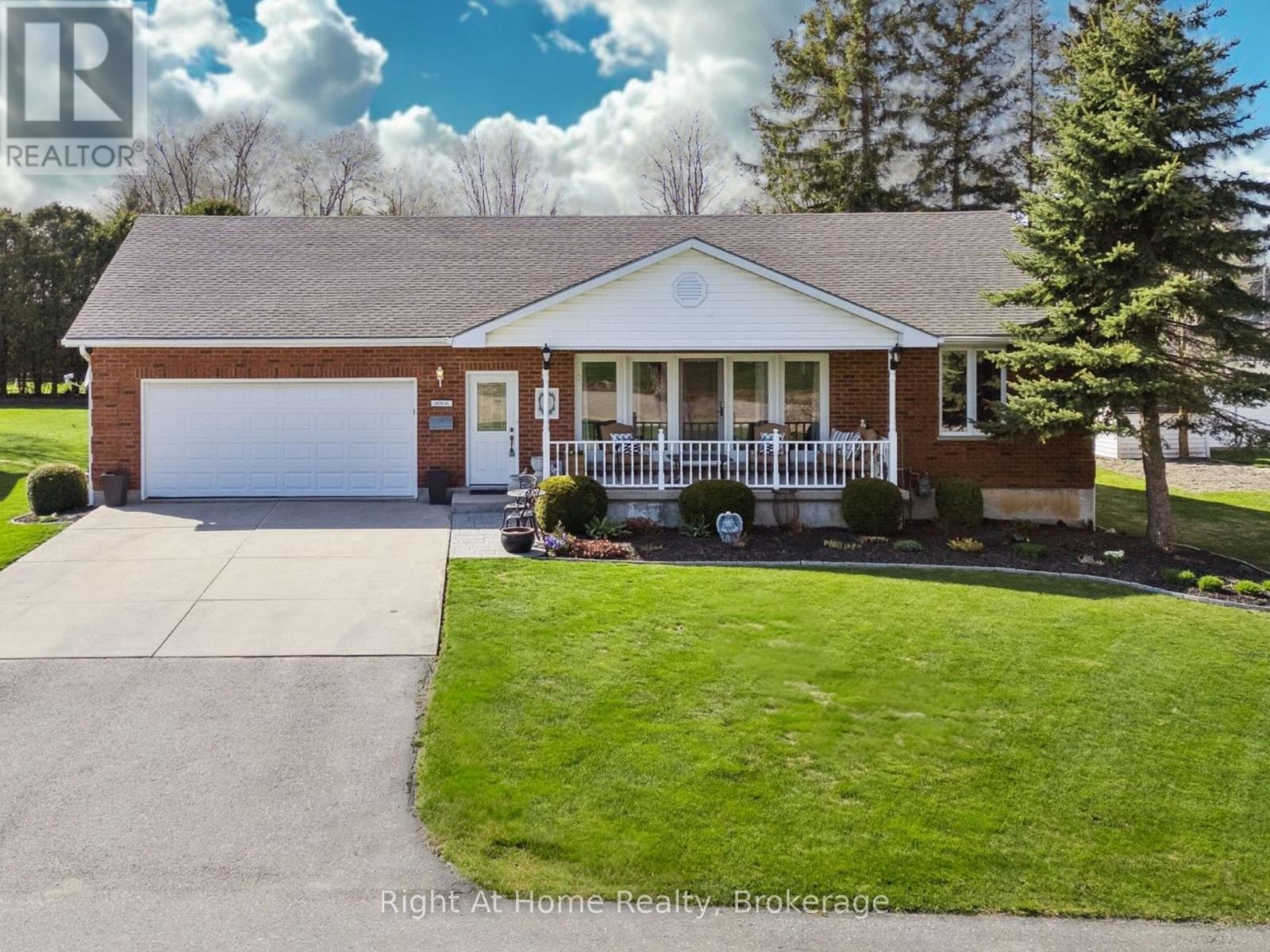 664 Maple St, Huron East, ON N0G 1H0