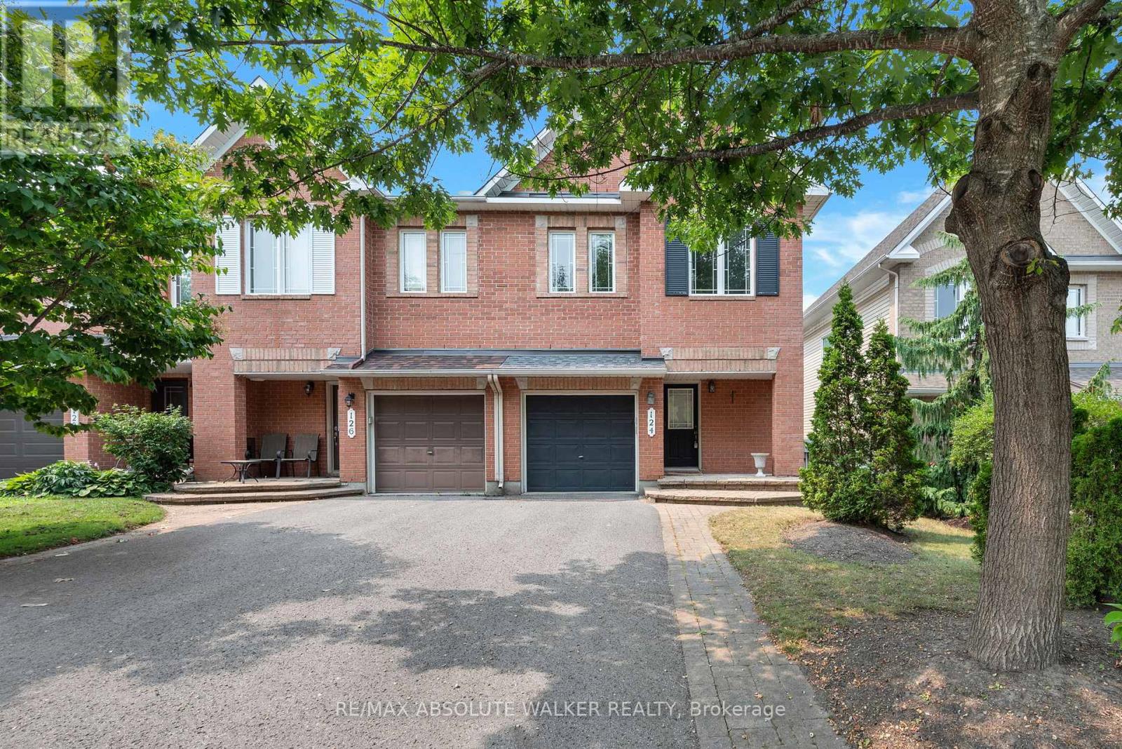 124 Forestcrest St, Ottawa, ON K1C 7R3