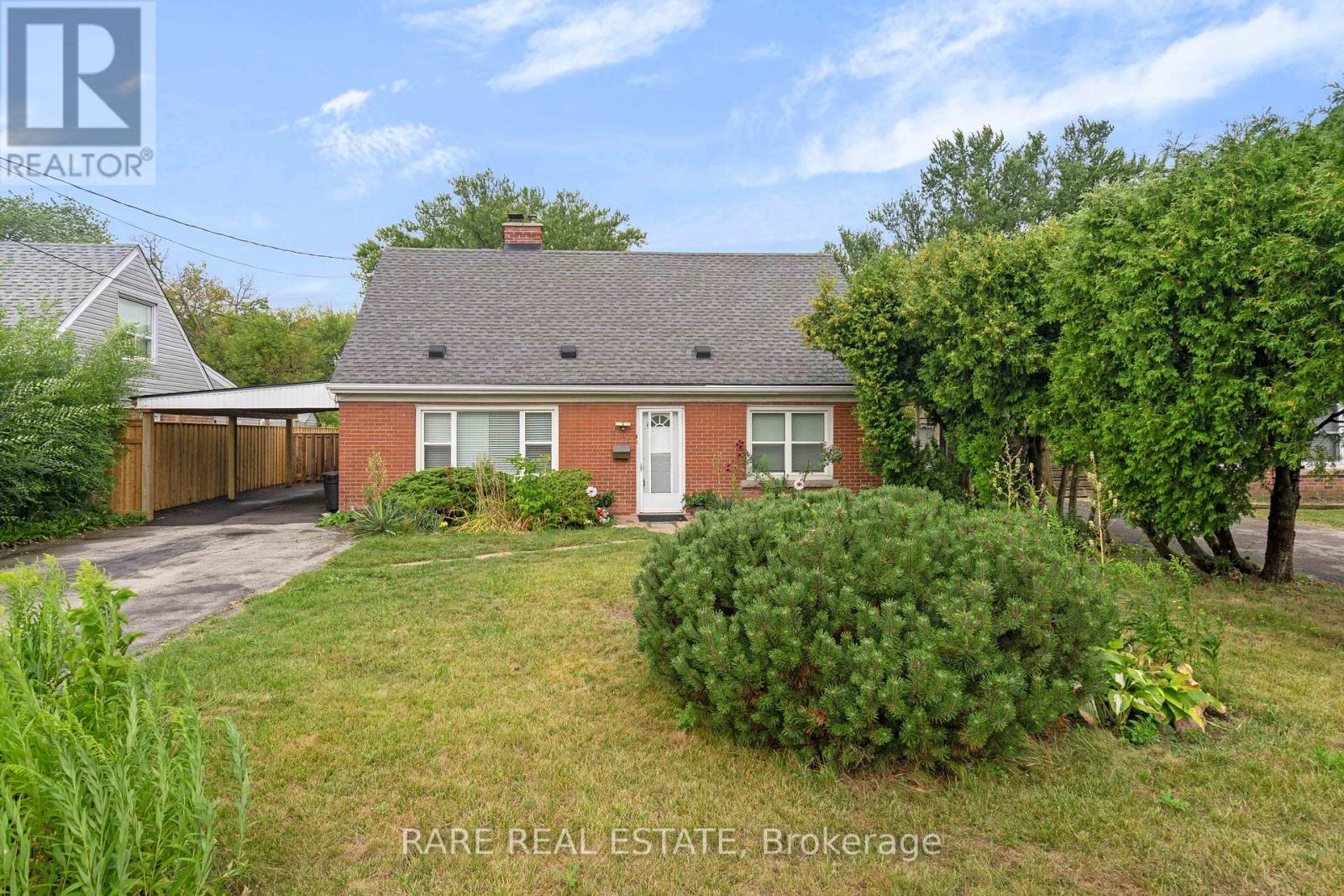 2073 Leighland Rd, Burlington, ON L7R 3S9