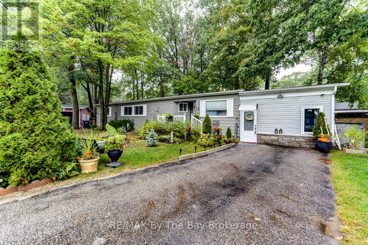 9 Allen Dr N, Wasaga Beach, ON L9Z 1K5