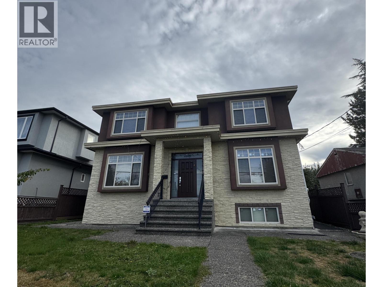 7058 Patterson Ave, Burnaby, BC V5J 3N7