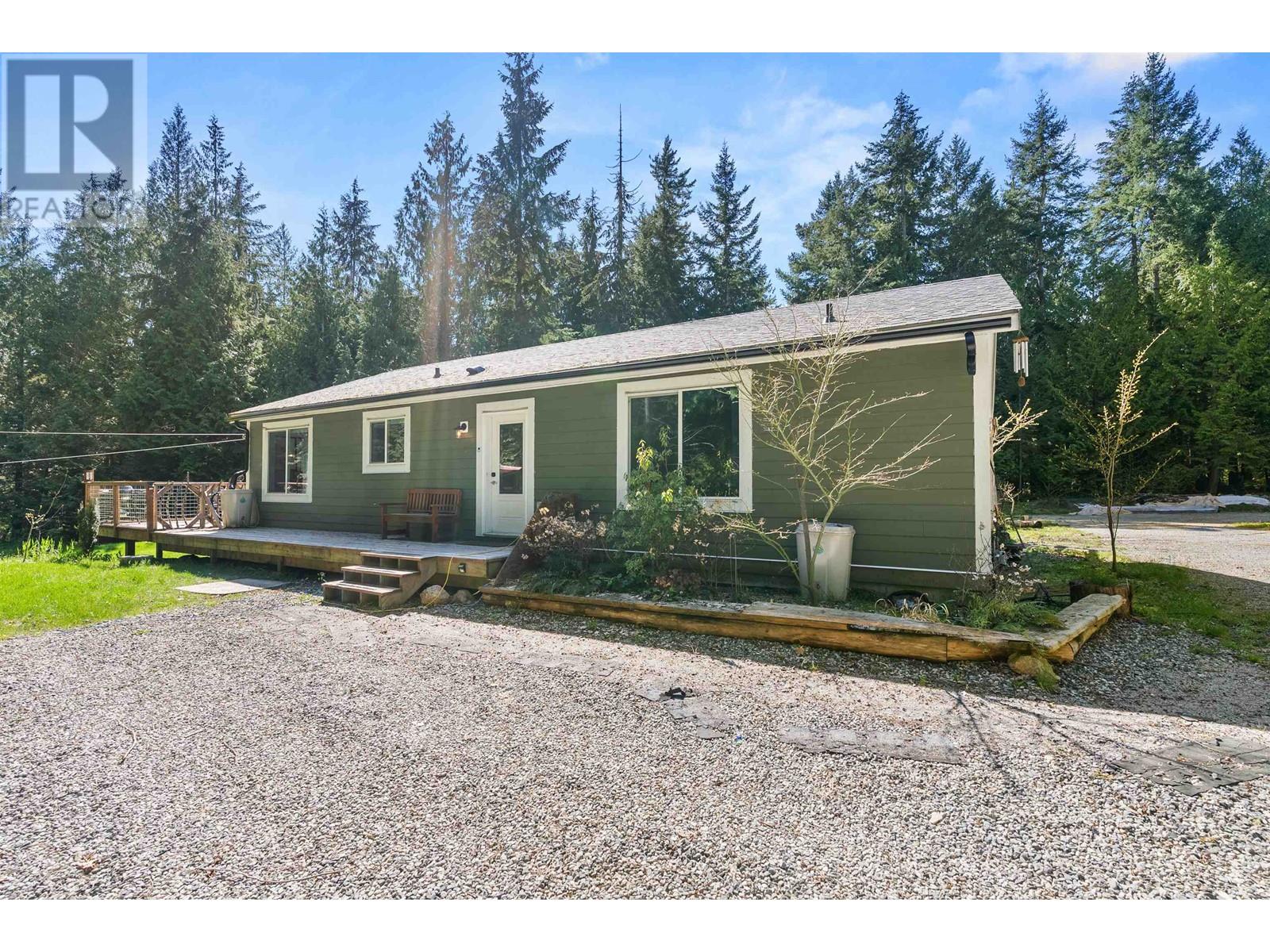 1751 Blower Rd, Sechelt, BC V7Z 0A6