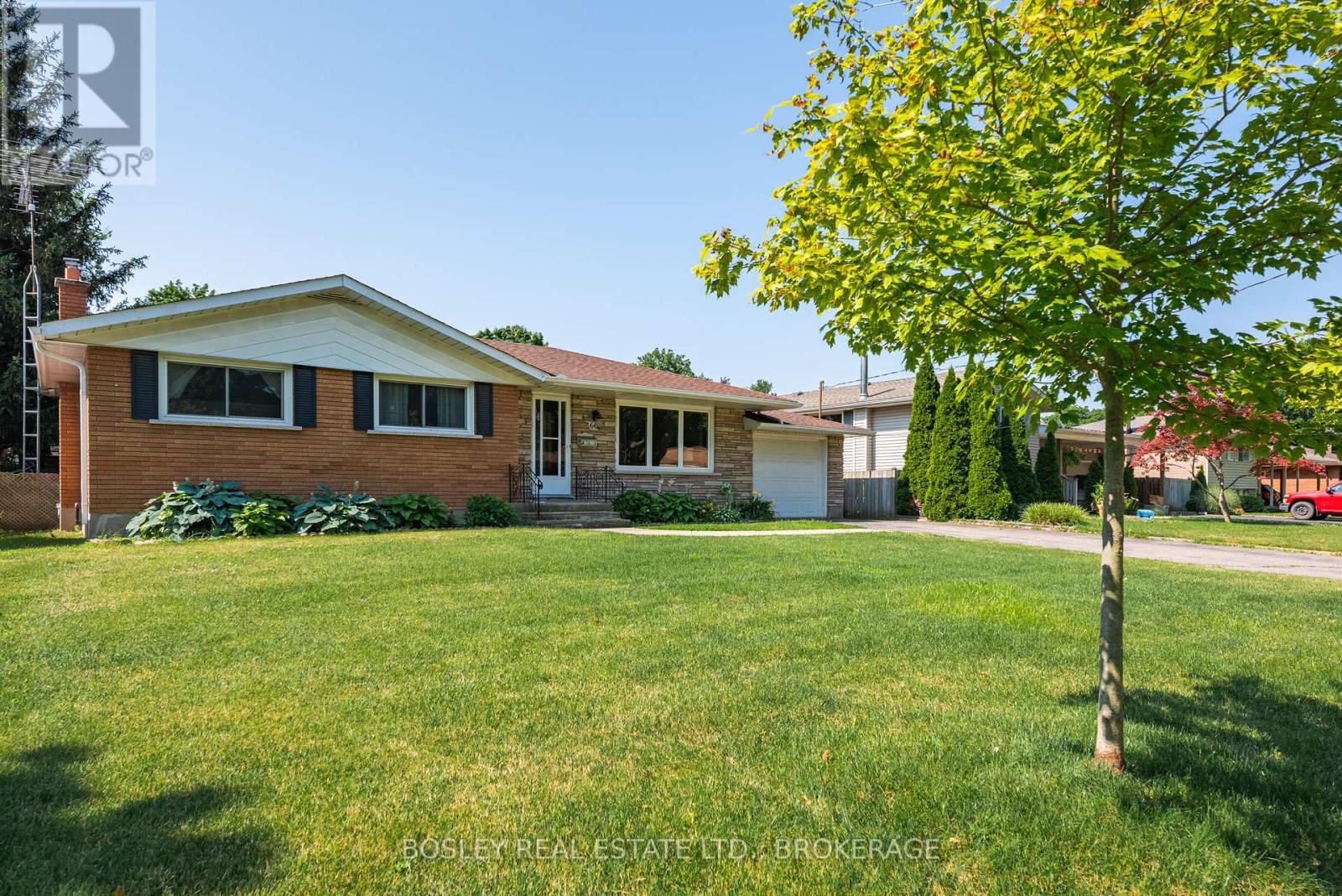 60 Royal Manor Dr, St. Catharines, ON L2M 4L6