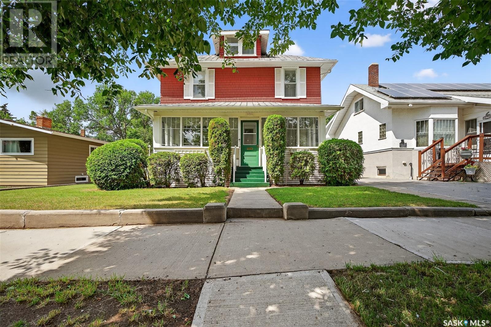 1120 3 Avenue Northwest, Moose Jaw, SK S6H 3V2