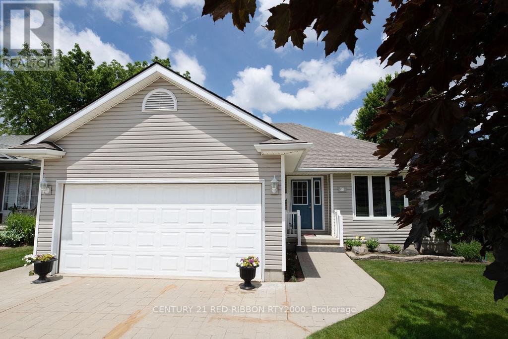 38 Bella St, Strathroy-Caradoc, ON N7G 1C4