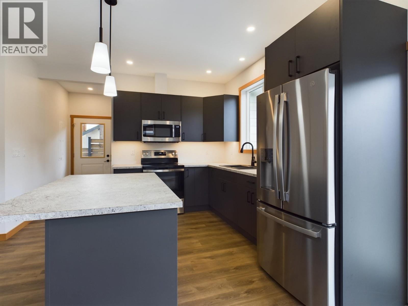 555 Earle Cres, Oliver, BC V0H 1T0