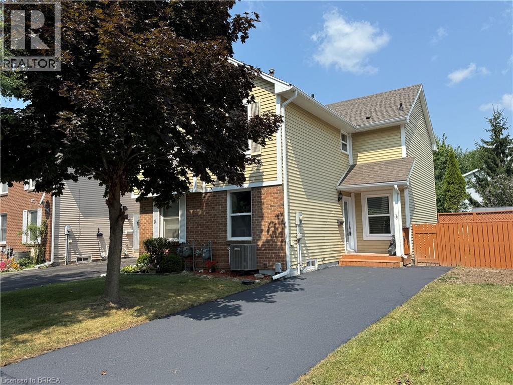 15 Banbury Rd, Brantford, ON N3P 1C9