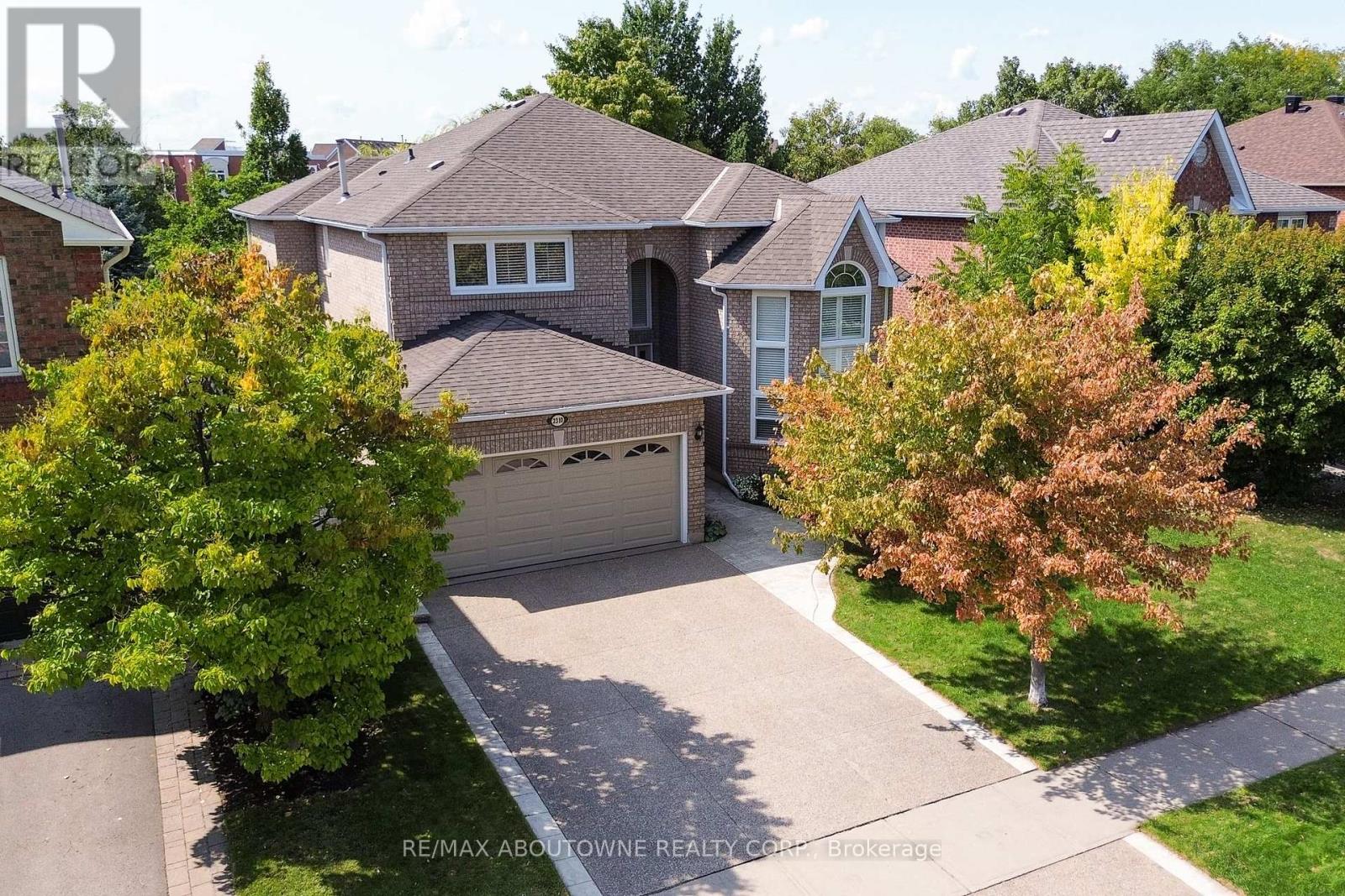 2310 Grand Ravine Dr, Oakville, ON L6H 6A8