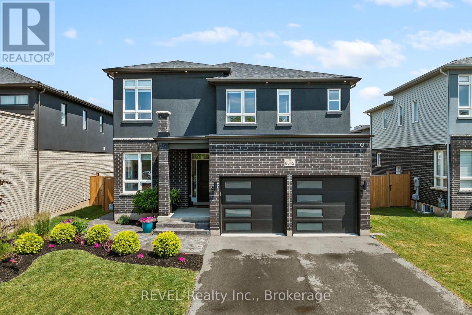 8045 Brookside Dr, Niagara Falls, ON L2H 3T9