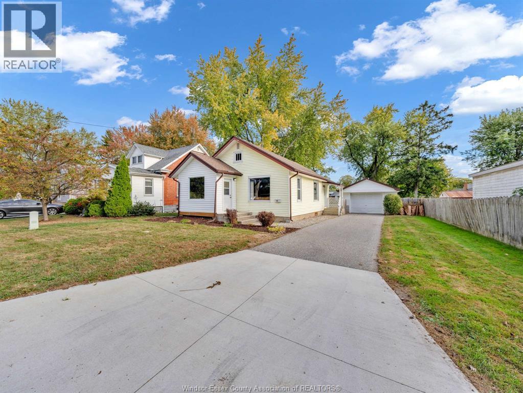 53 Victor, Essex, ON N8M 1J4
