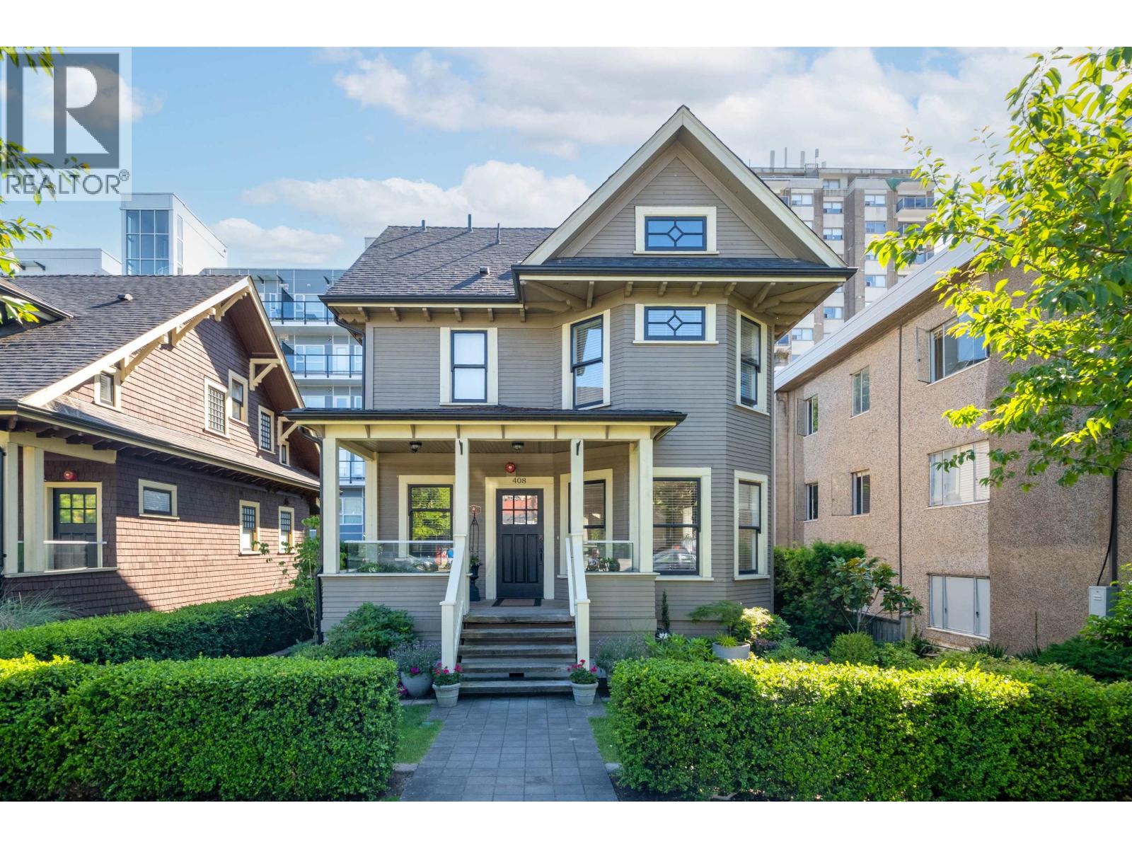 408 Eighth St, New Westminster, BC V3M 0K1