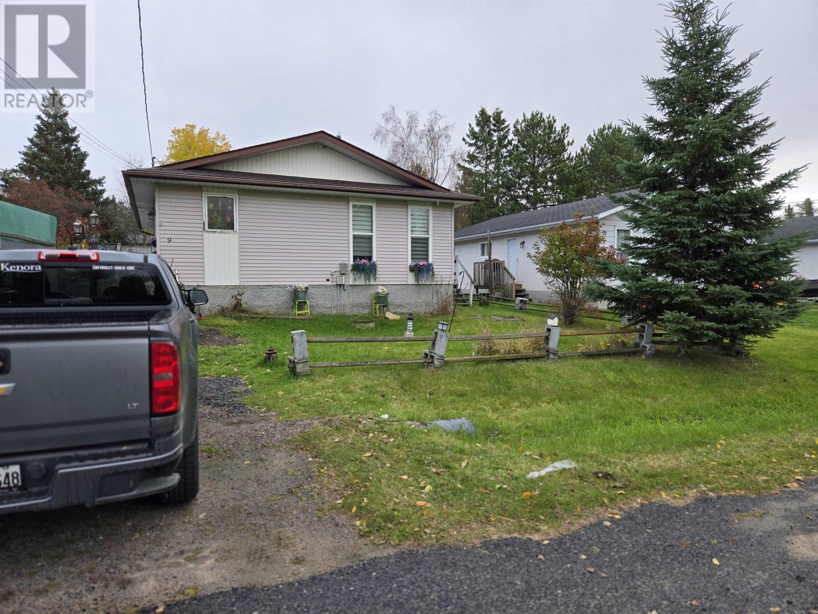 9 Universal Dr, Kenora, ON P9N 4M4
