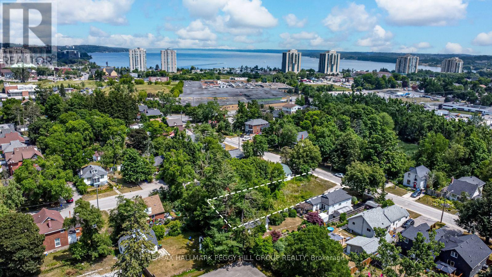 40 Perry St, Barrie, ON L4N 2G3