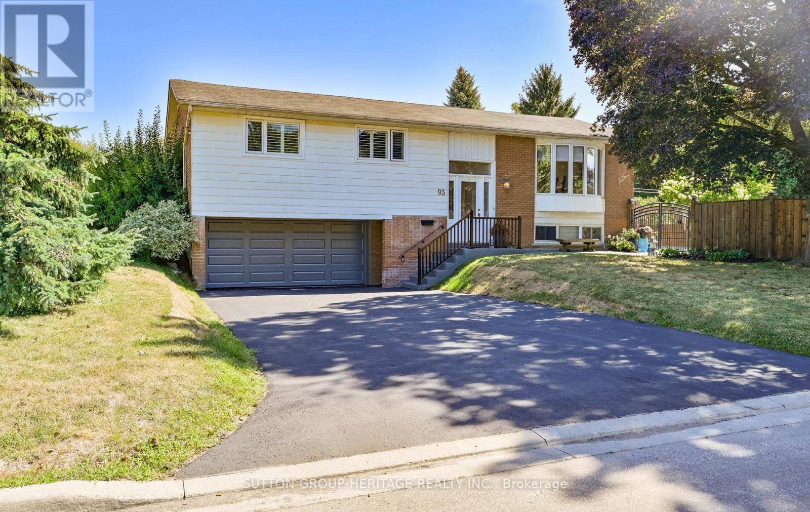 93 Lincoln St, Ajax, ON L1S 6C6