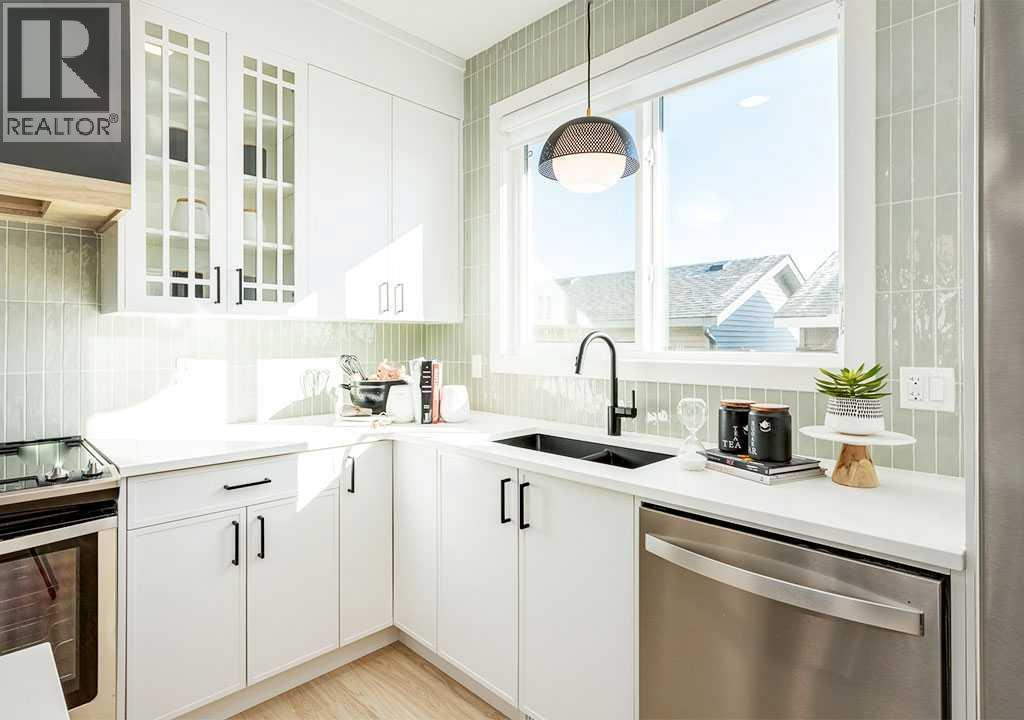 231 Savoy Lndg SE, Calgary, AB T3S 0L1