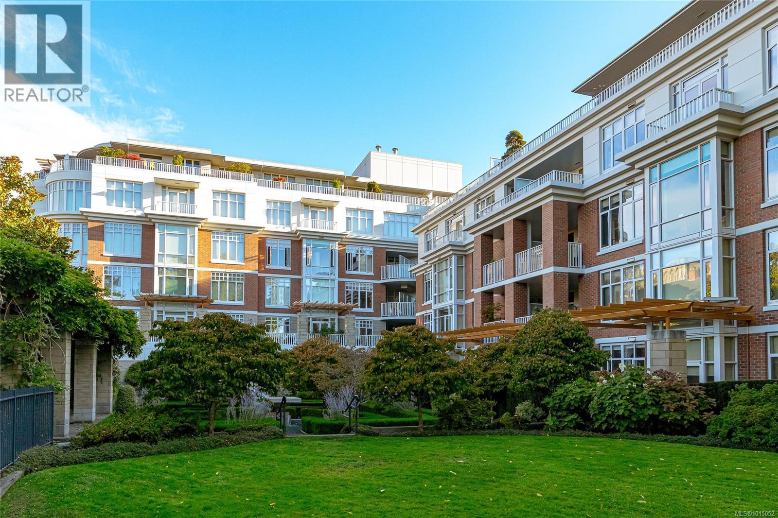 999 Burdett Ave Unit 214 Ave, Victoria, BC V8S 1G6
