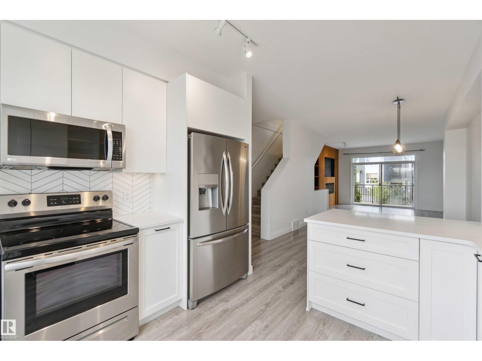 100 Jensen Lakes Bv, St. Albert, AB T8N 7T9