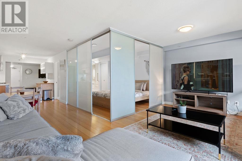 718 Main Street Unit 406, Vancouver, BC V6A 0B1