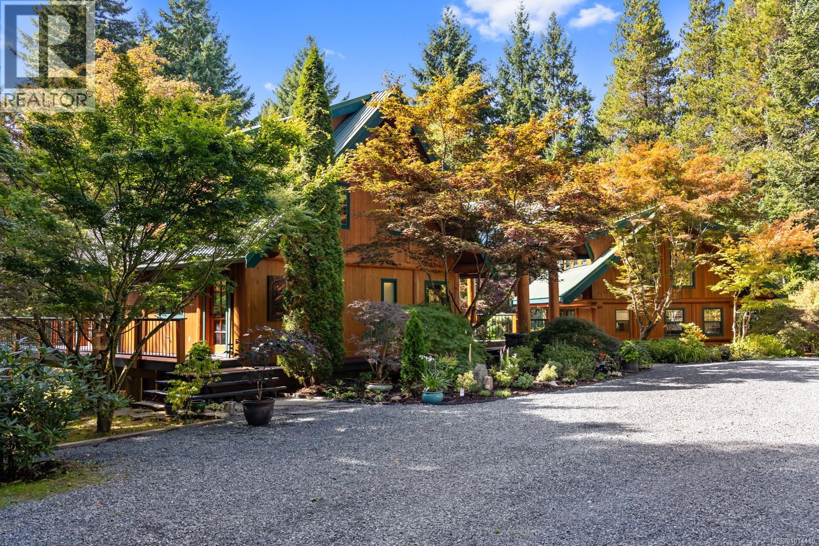 900 Spider Lake Rd, Qualicum Beach, BC V9K 2L7