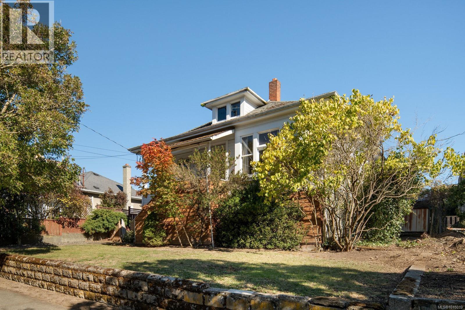 2639 Prior St, Victoria, BC V8T 3X7