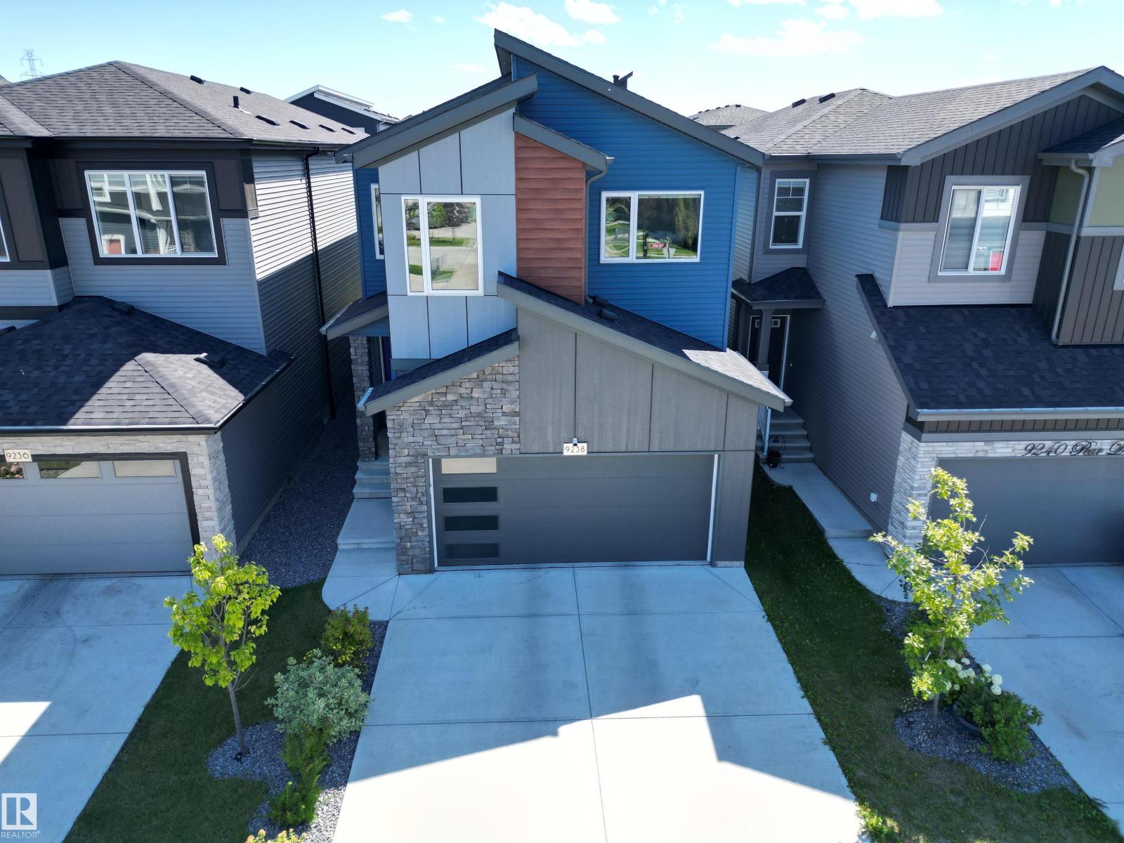 9238 Pear Dr SW, Edmonton, AB T6X 2X5