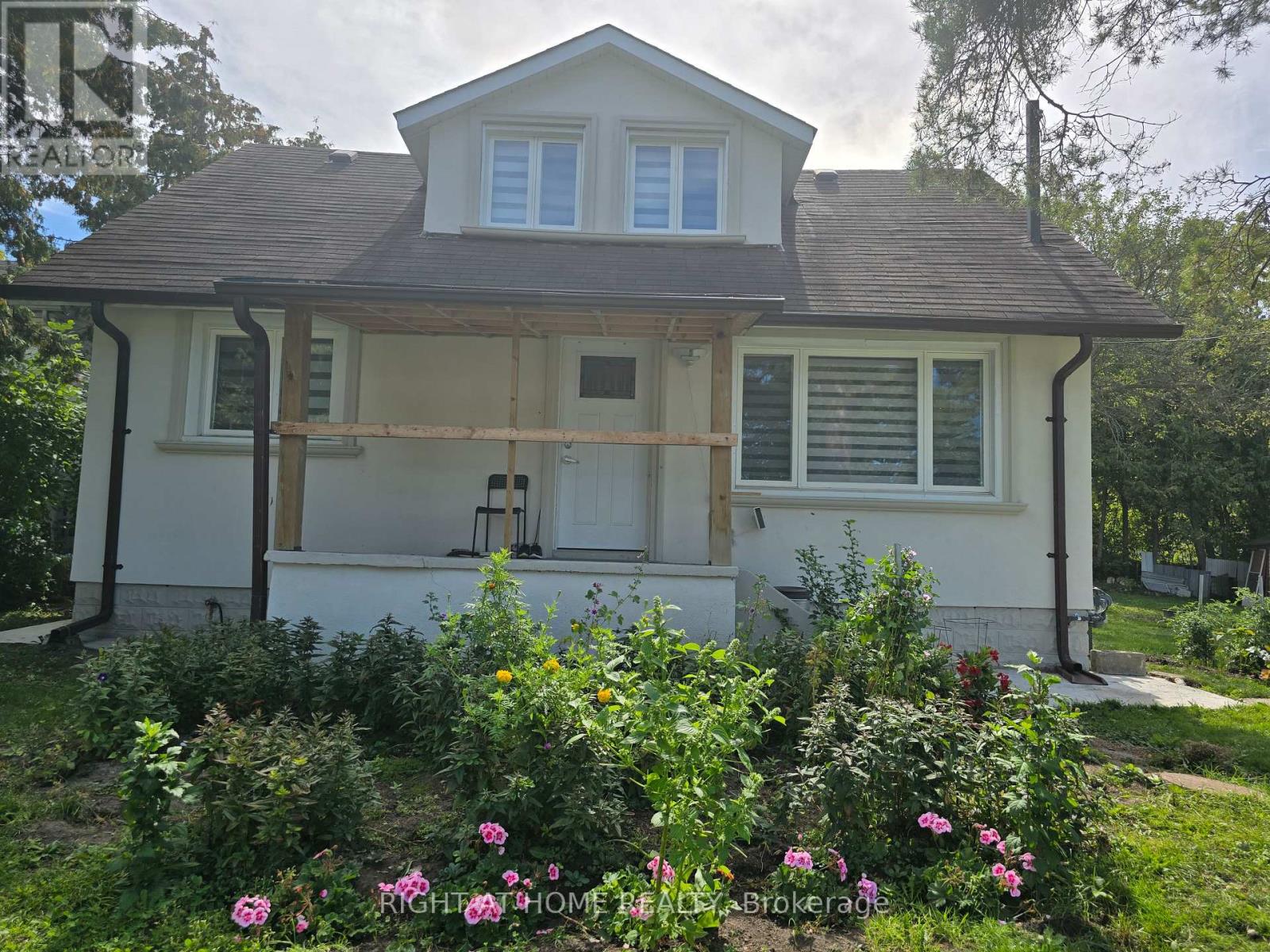 209 Pine Beach Dr, Georgina Keswick South, ON L4P 2V6