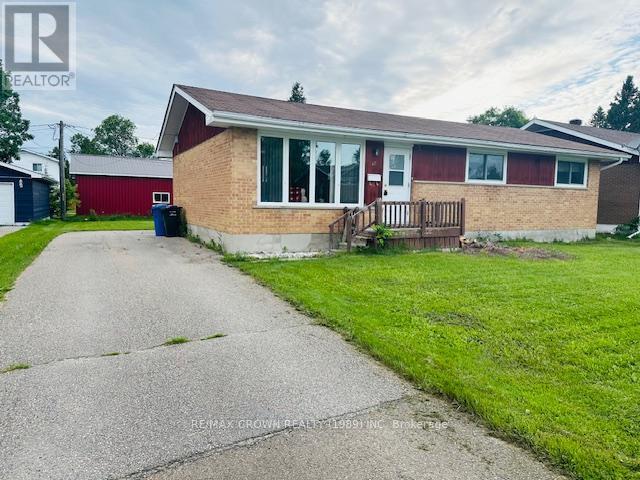 12 Winnipeg St, Kapuskasing, ON P5N 1Z2