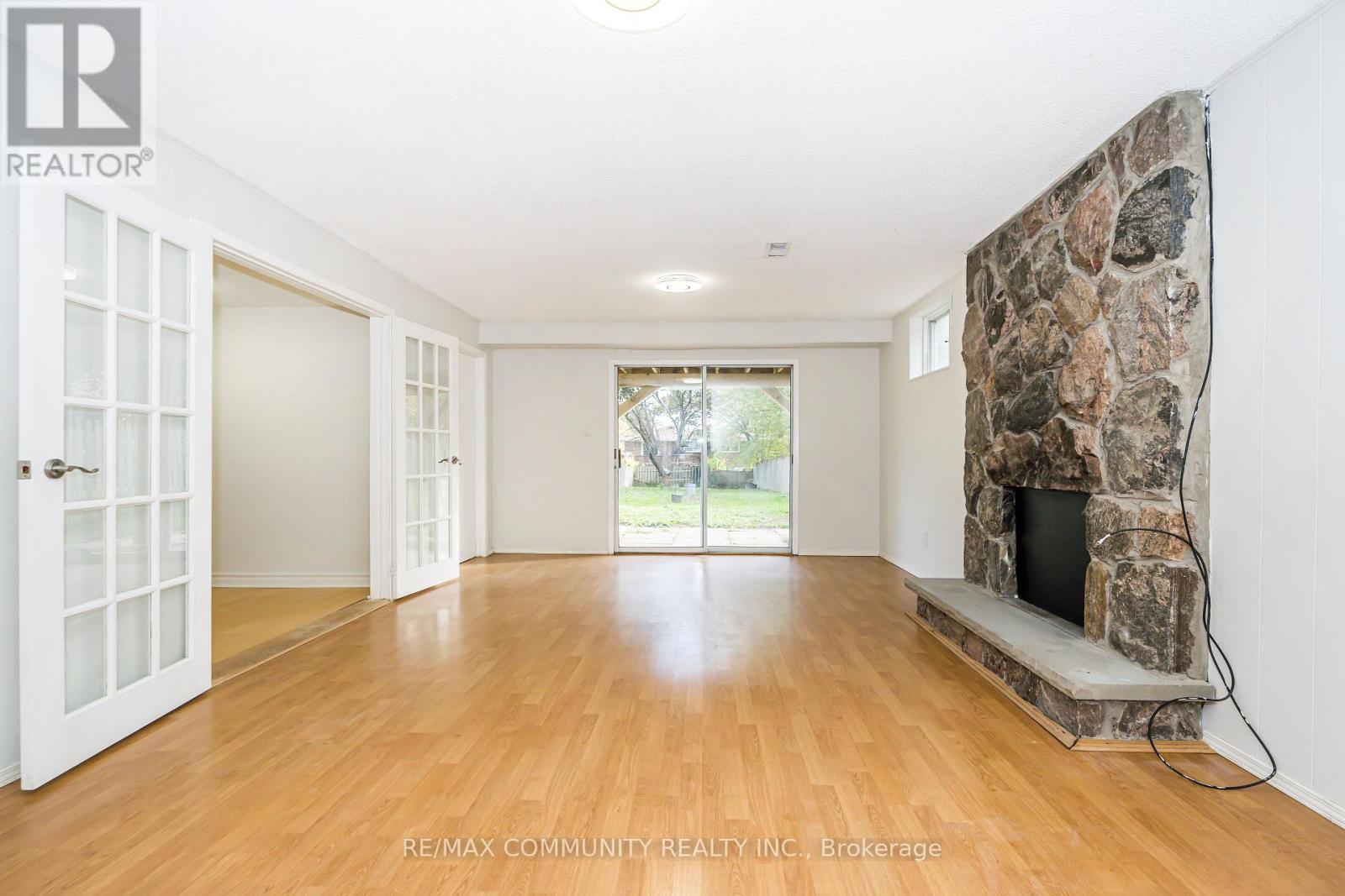667 W Shore Blvd, Pickering, ON L1W 3G2