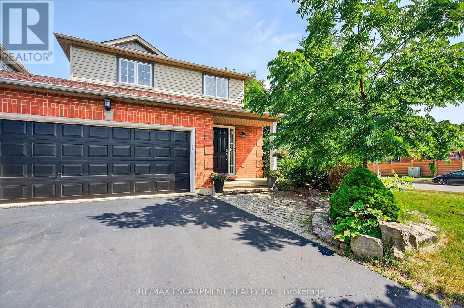 2 Newell Ct, Hamilton, ON L9H 7N3