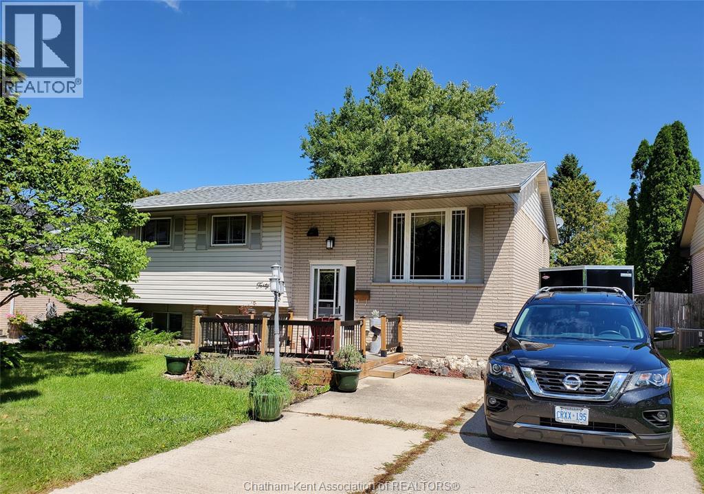 40 Thornhill Cres, Chatham, ON N7L 4M3