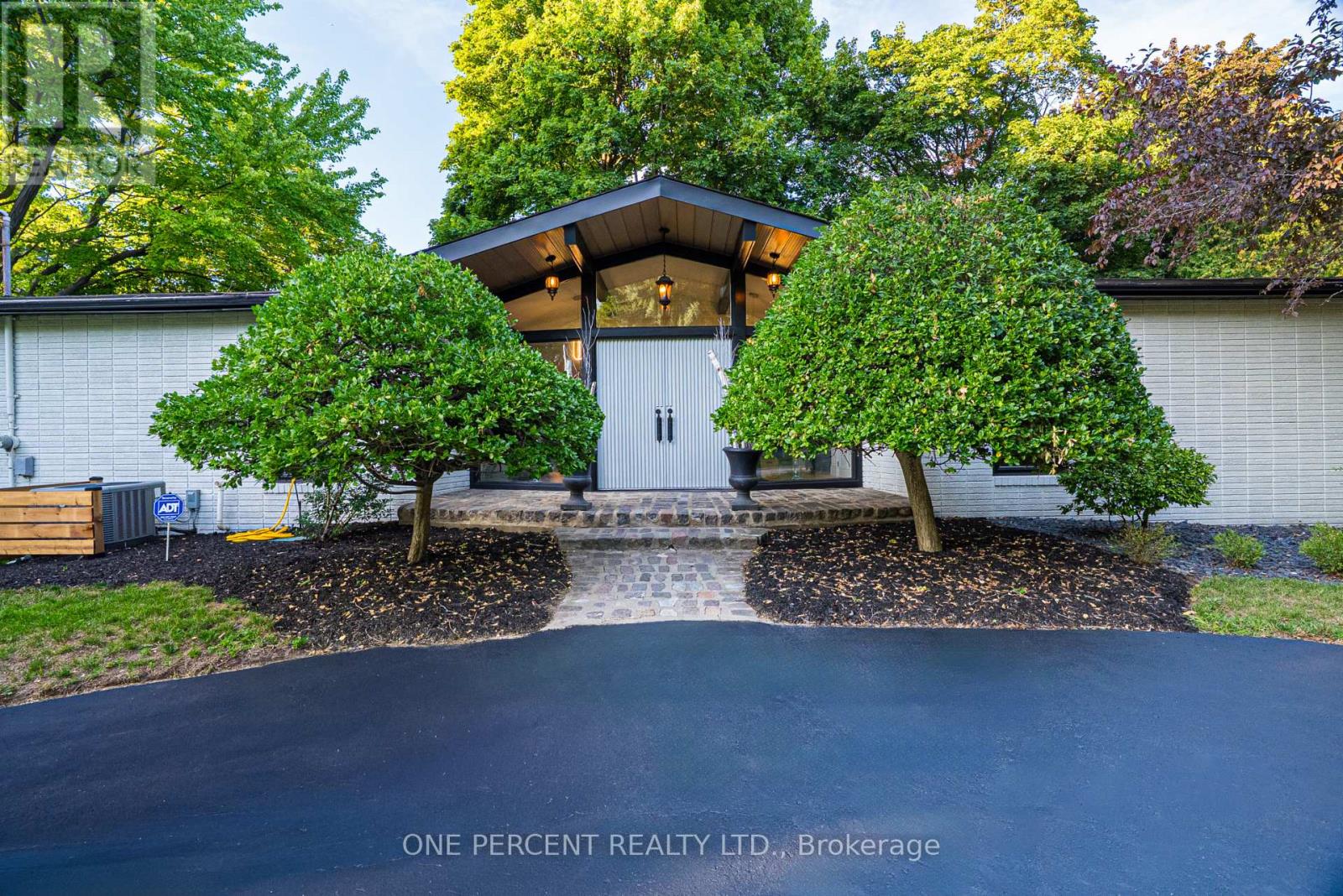 625 Sir Richards Rd, Mississauga, ON L5C 1A3