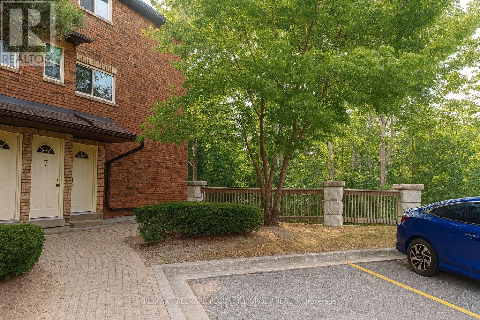 7 21 Evergreen Ct, Barrie, ON L4N 6W8