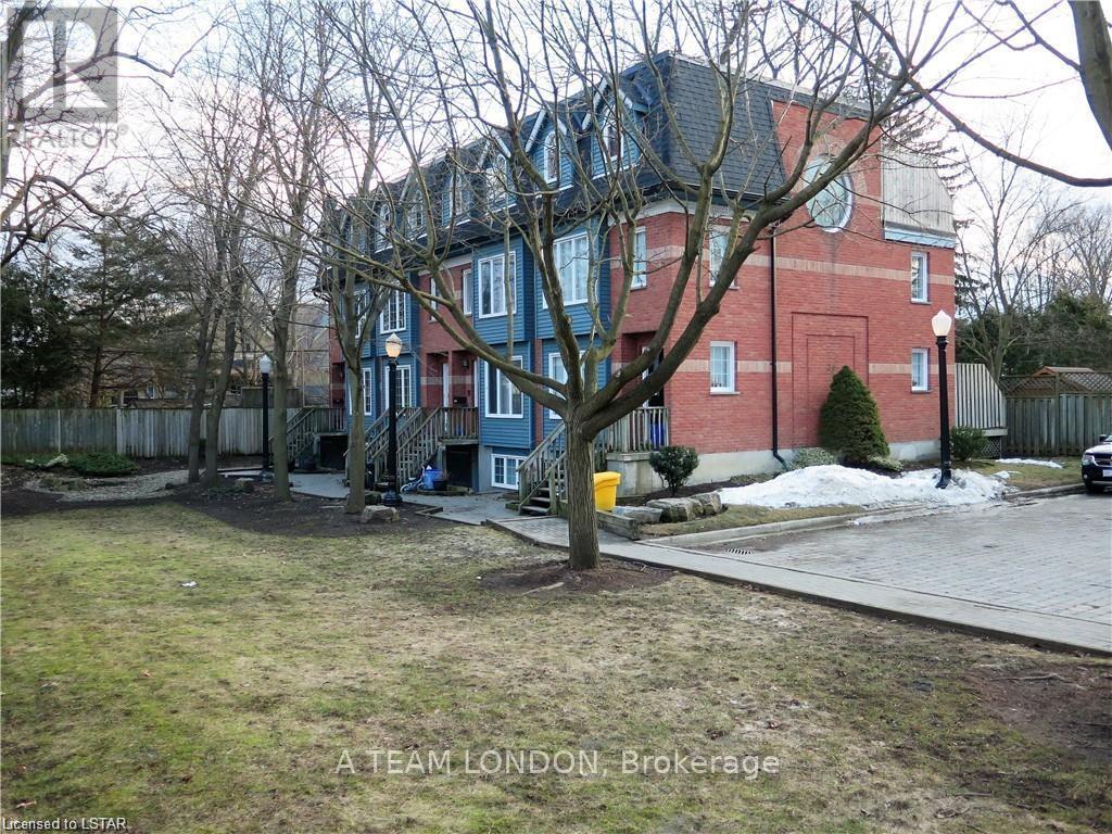 3 4 - 39 Regina St, London, ON N5Y 3B6